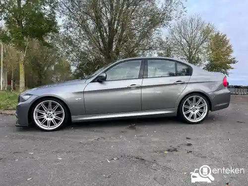 BMW 318i Touring 2011