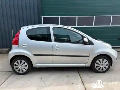 Peugeot 107 1.0 70 2011