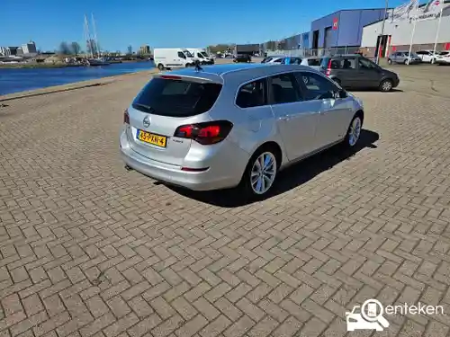 Opel Astra Sports Tourer 1.4 Turbo 2011
