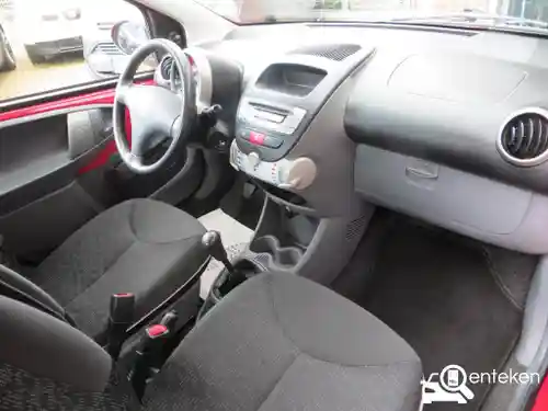 Peugeot 107 1.0 70 2011