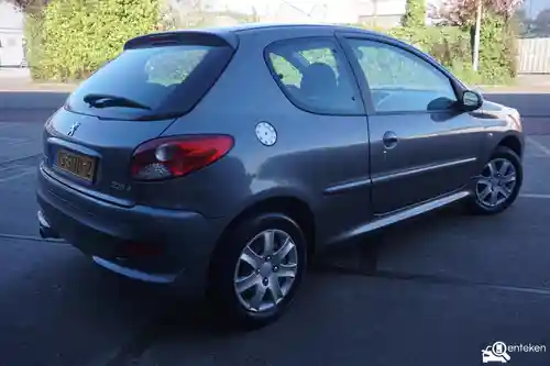 Peugeot 206 75 2011