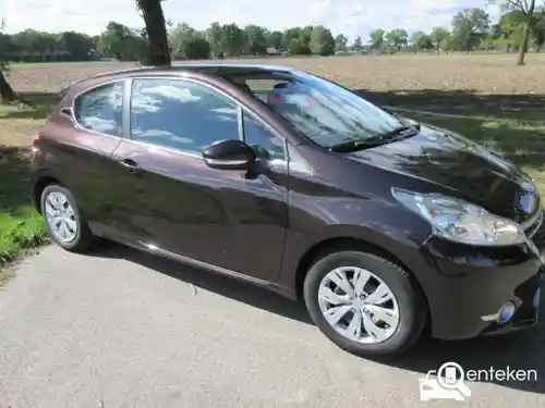 Peugeot 208 1.2 PureTech 82 2012