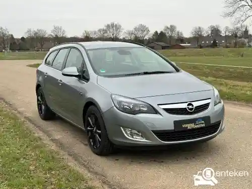 Opel Astra Sports Tourer 1.6 Turbo 2011