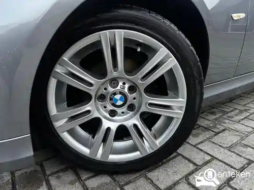 BMW 318i Touring 2011