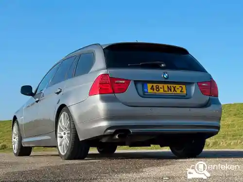 BMW 318i Touring 2010