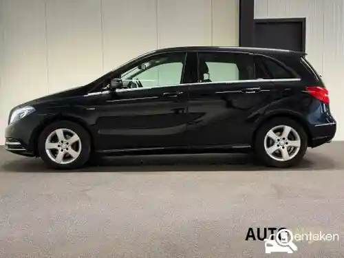 Mercedes-Benz B 180 BlueEFFICIENCY 2012