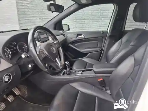 Mercedes-Benz B 180 2013