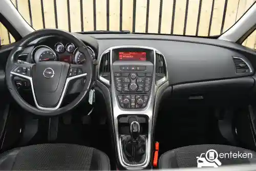 Opel Astra Sports Tourer 1.4 Turbo 2011