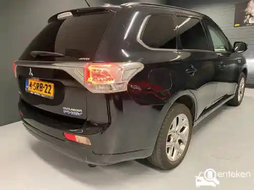 Mitsubishi Outlander 2.0 Plug-In Hybrid 2013