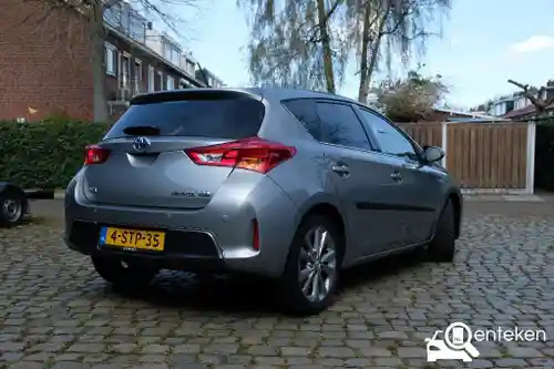 Toyota Auris 1.8 Hybrid 2013