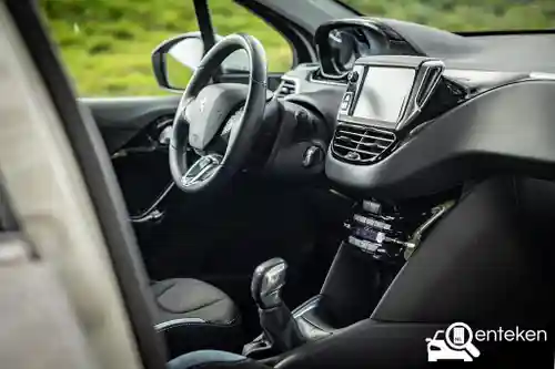 Peugeot 208 1.2 PureTech 82 2013