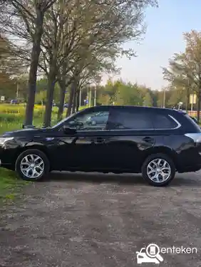 Mitsubishi Outlander 2.0 Plug-In Hybrid 2013