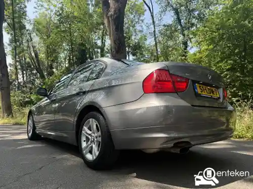 BMW 318i Touring 2010