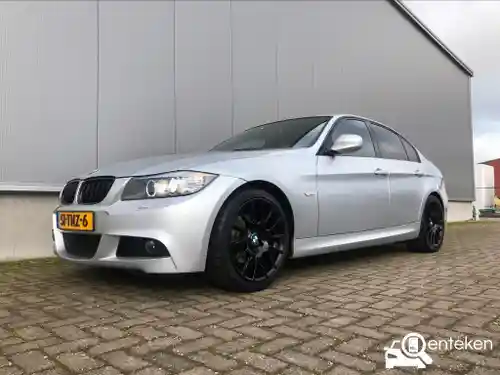BMW 318i Touring 2012
