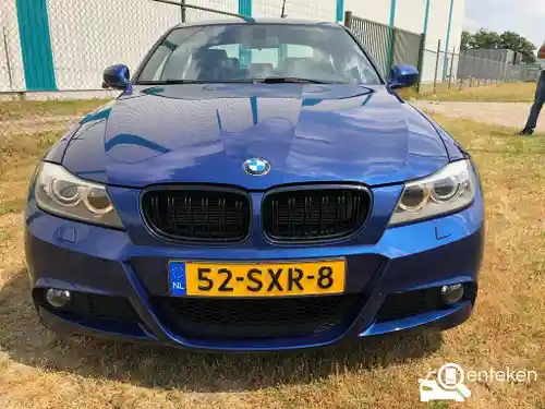 BMW 318i Touring 2011