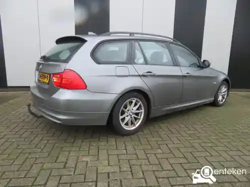 BMW 318i Touring 2010