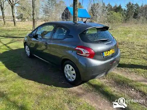 Peugeot 208 1.2 PureTech 82 2013