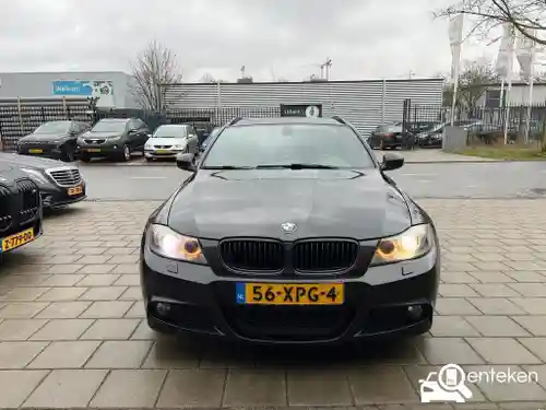 BMW 318i Touring 2012