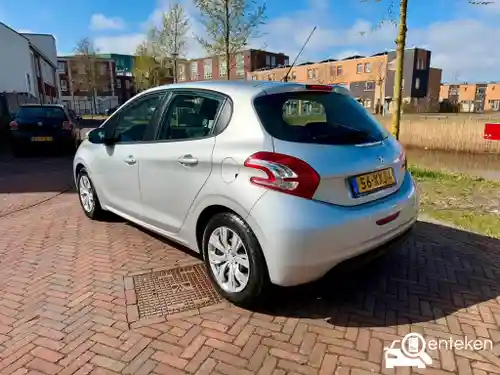 Peugeot 208 1.2 PureTech 82 2012