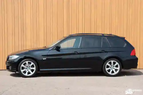 BMW 318i Touring 2010