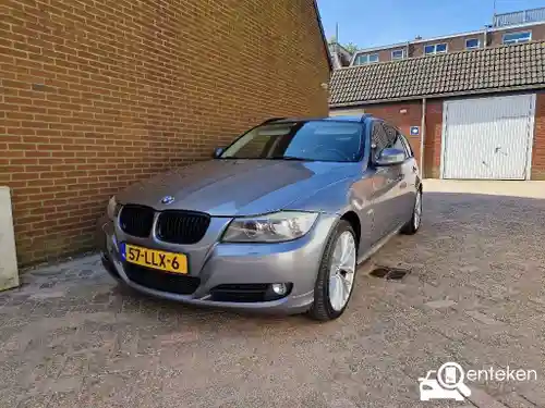 BMW 318i Touring 2010