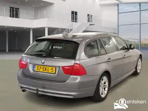 BMW 318i Touring 2011