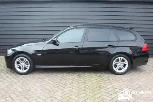 BMW 318i Touring 2010