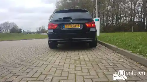 BMW 318i Touring 2010