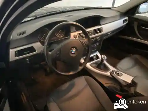 BMW 318i Touring 2010