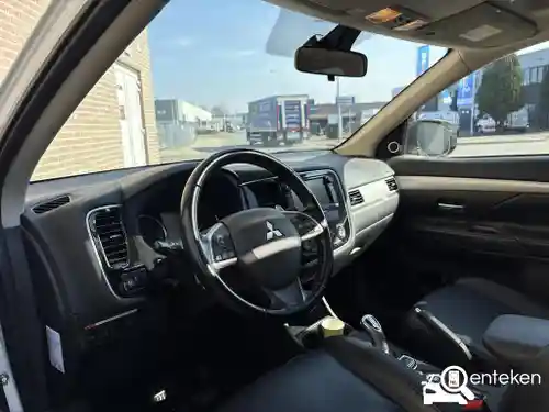Mitsubishi Outlander 2.0 Plug-In Hybrid 2013