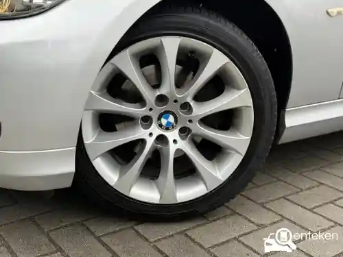 BMW 318i Touring 2010