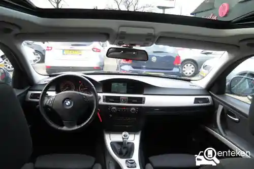BMW 318i Touring 2010