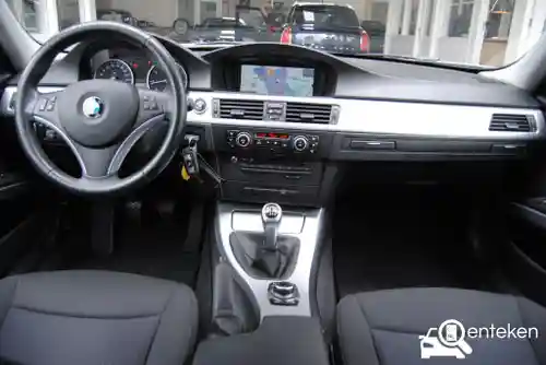 BMW 318i Touring 2011