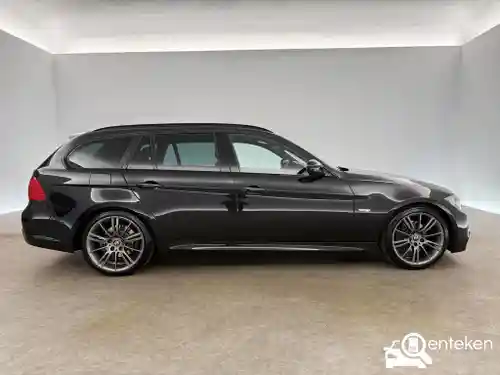 BMW 318i Touring 2011