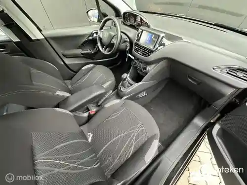 Peugeot 208 1.2 PureTech 82 2012