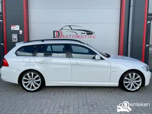 BMW 318i Touring 2009