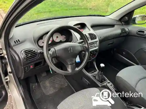 Peugeot 206 75 2005