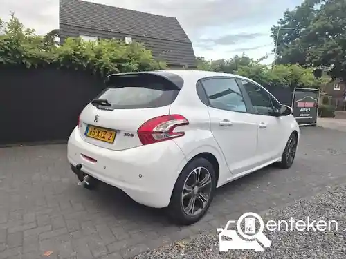 Peugeot 208 1.2 PureTech 82 2012