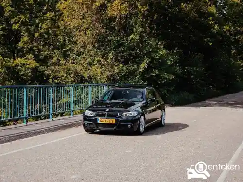 BMW 318i Touring 2012