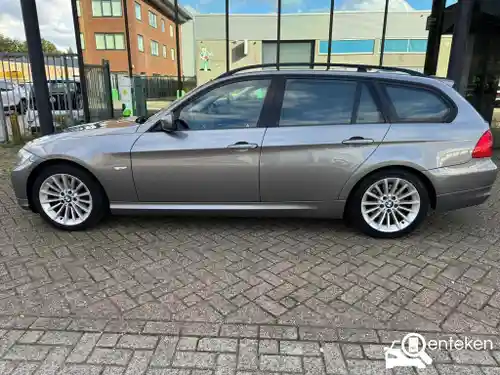 BMW 318i Touring 2009