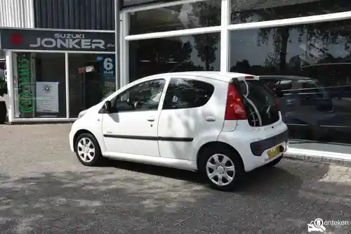 Peugeot 107 1.0 70 2011