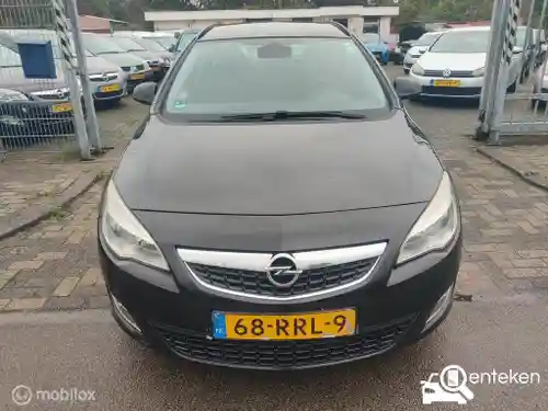 Opel Astra Sports Tourer 1.4 Turbo 2011