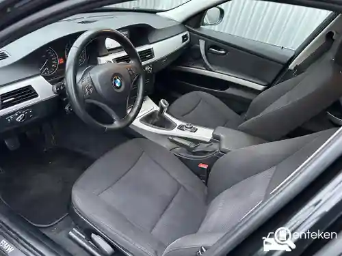 BMW 318i Touring 2010