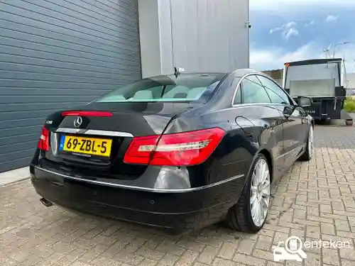 Mercedes-Benz E 200 BlueEFFICIENCY Coupé 2011