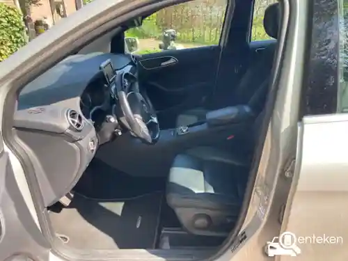 Mercedes-Benz B 180 2013