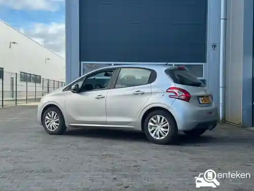 Peugeot 208 1.2 PureTech 82 2013