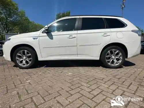 Mitsubishi Outlander 2.0 Plug-In Hybrid 2013