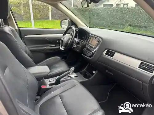 Mitsubishi Outlander 2.0 Plug-In Hybrid 2013