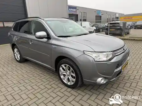 Mitsubishi Outlander 2.0 Plug-In Hybrid 2013