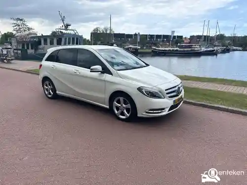 Mercedes-Benz B 180 BlueEFFICIENCY 2012